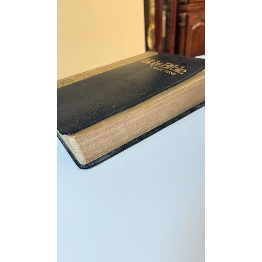 Vintage 1976 KJV Holy Bible Giant Print Reference Concordance Red Letter Regency